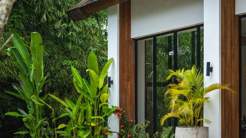 Villa contemporaine et intégration paysagère : l’art de se fondre dans la nature