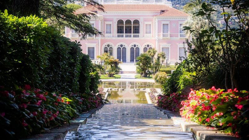 Villas de luxe en France : exploration des tendances et exemples qui inspirent