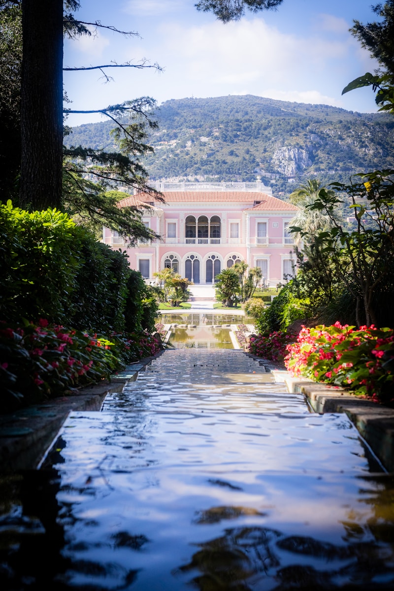 Villas de luxe en France : exploration des tendances et exemples qui inspirent