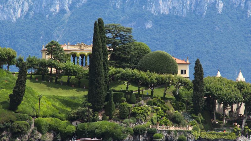 Intégration paysagère : concevoir en harmonie avec la nature votre villa contemporaine