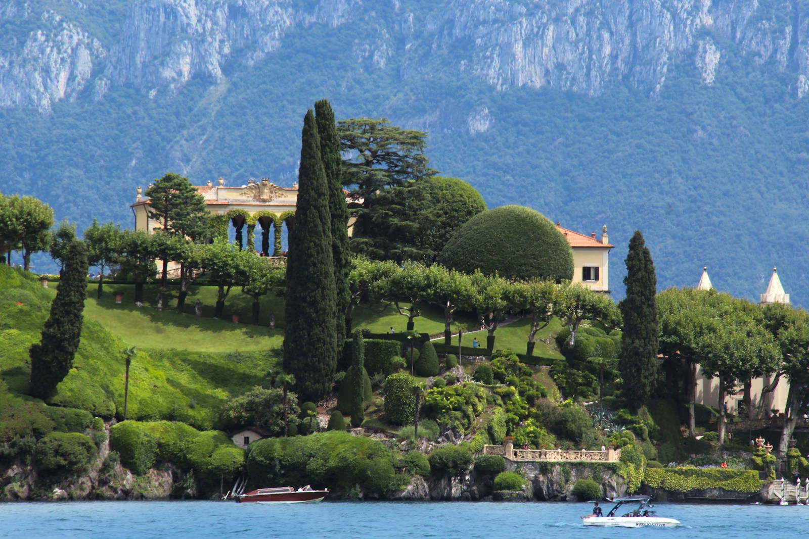Intégration paysagère : concevoir en harmonie avec la nature votre villa contemporaine