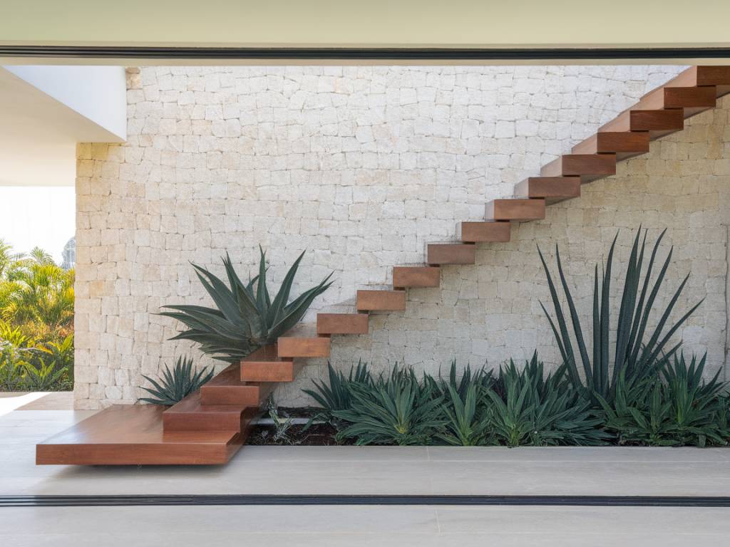 Les escaliers dans les villas contemporaines : allier fonctionnalité et sculpture architecturale